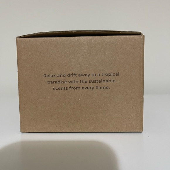 Coconut & Lime Scented Soy Candle - Picture 5 of 7